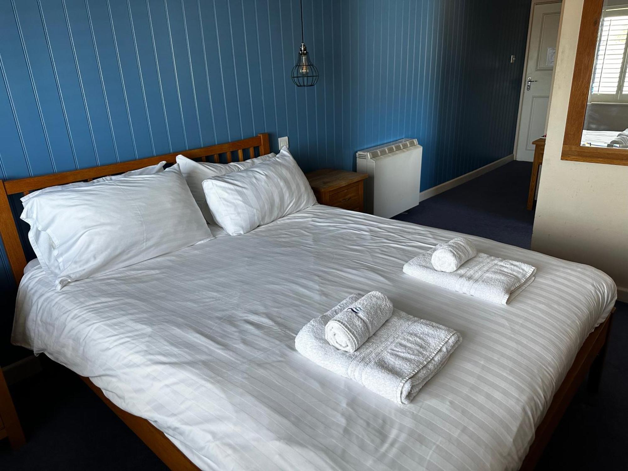 Castle Hotel Aberaeron Exterior photo
