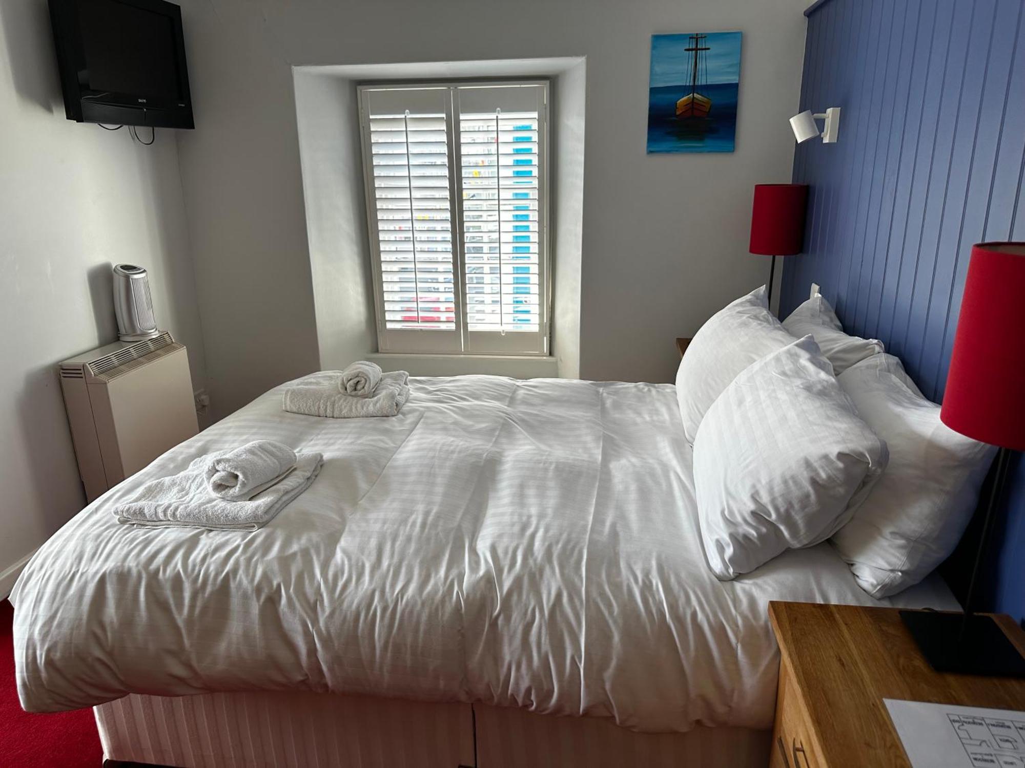 Castle Hotel Aberaeron Exterior photo