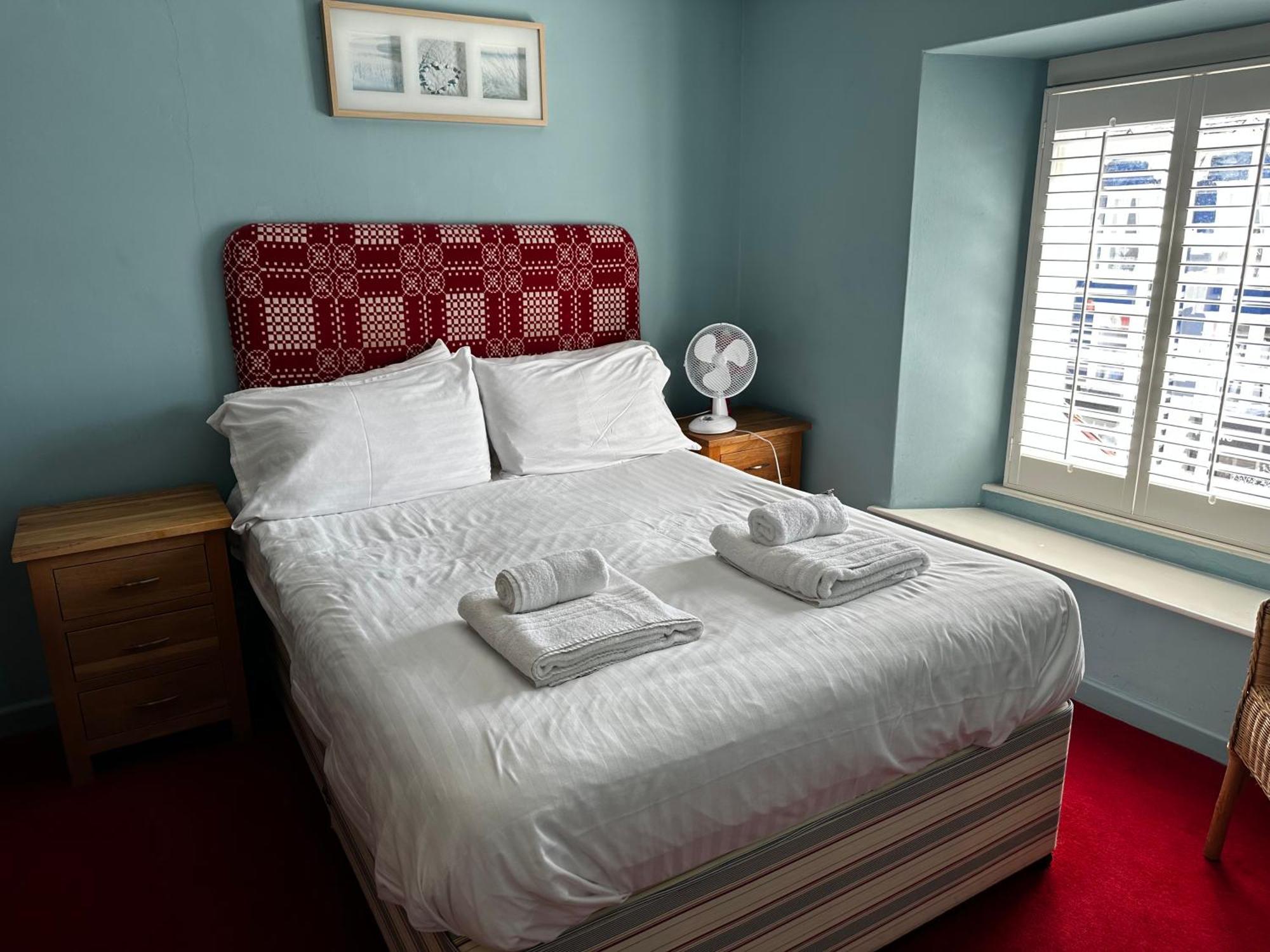 Castle Hotel Aberaeron Exterior photo